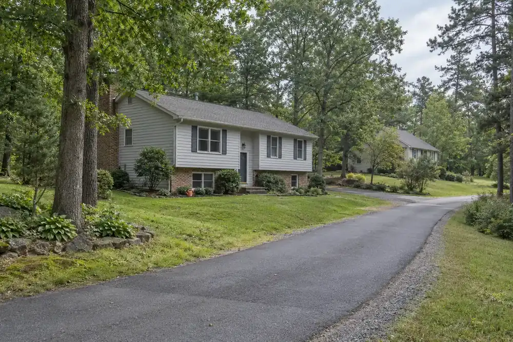 Illustration of a typical residential street in the Independent Hill, VA area